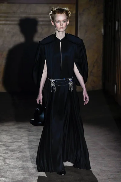 Look 11